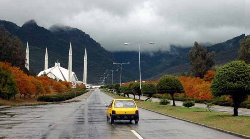 پاکستان میں آئندہ ہفتے گرج چمک کے ساتھ بارش اور پہاڑوں پر برف باری کا ...