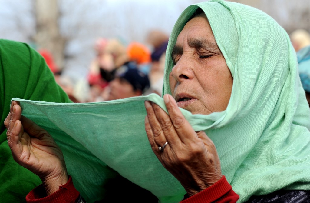 کشمیر کی آئینی حثیت بدلنے کے بعد سے یہاں کرفیو لگا ہوا ہے۔ فوٹو: اے ایف پی