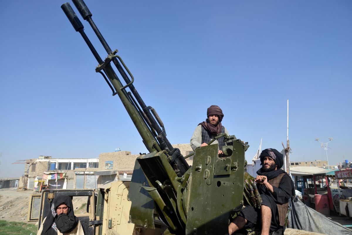 سکیورٹی فورسز کے بلوچستان اور خیبر پختونخوا میں آپریشنز، مطلوب کمانڈر سمیت 10 شدت پسند ہلاک