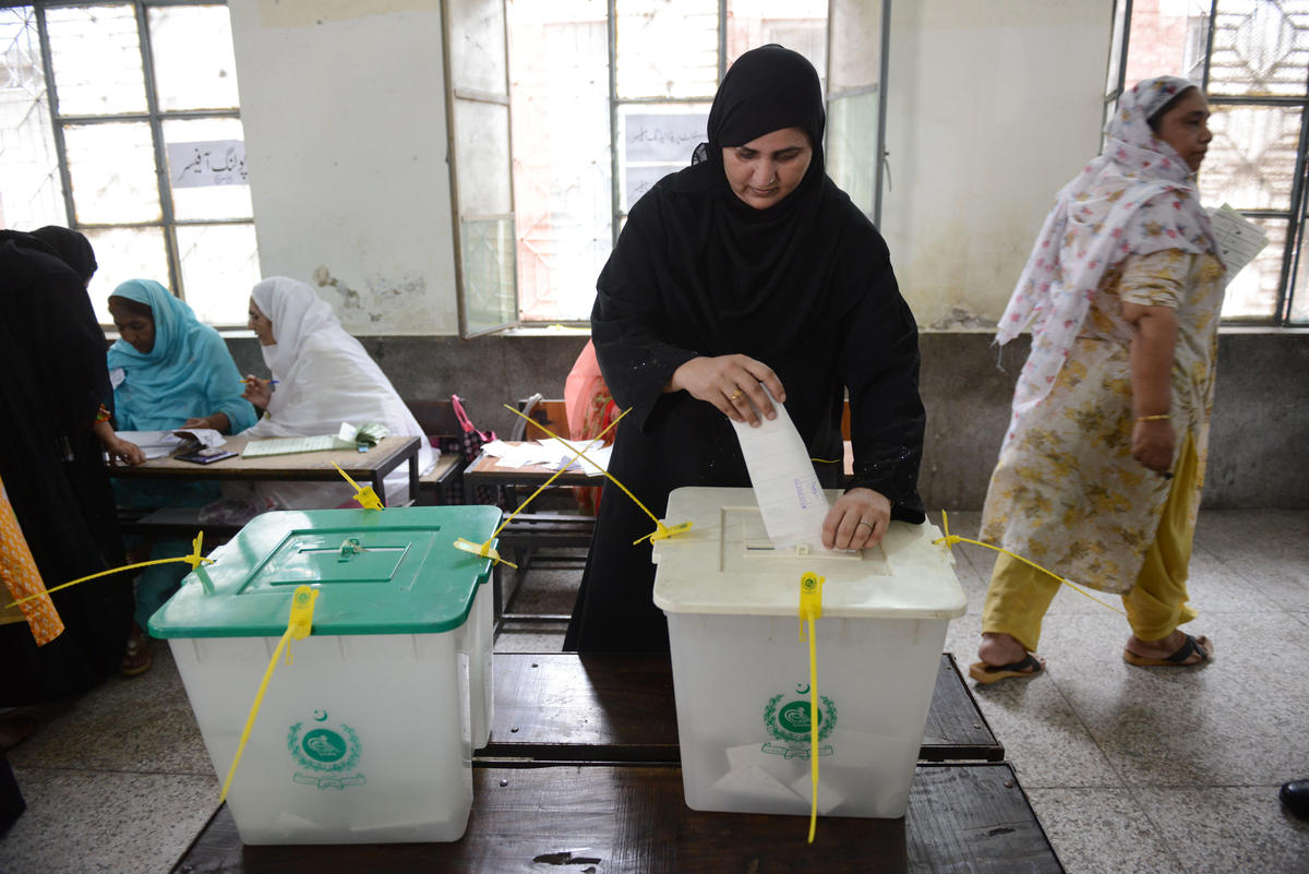خیبر ایجنسی میں طویل عرصے تک خواتین ووٹ ڈالنے کے حق سے محروم رہیں۔ (تصویر:اے ایف پی)