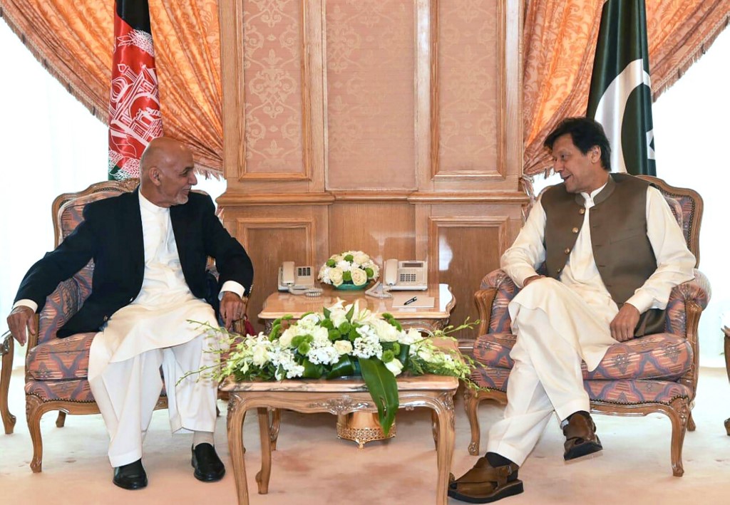 اشرف غنی او آئی سی اجلاس کے دوران عمران خان سے ملے تھے