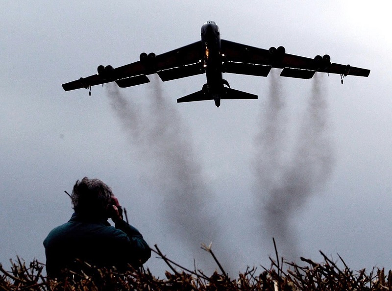 امریکی فضائیہ نے بی۔52 بمبار طیارے قطر میں واقع اپنی ایئر بیس پر پہنچا دیے تھے