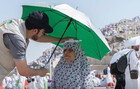 سفرِ حج جسمانی مشقت ہے صحت کا خاص خیال رکھیں( فوٹو: وزارت صحت)