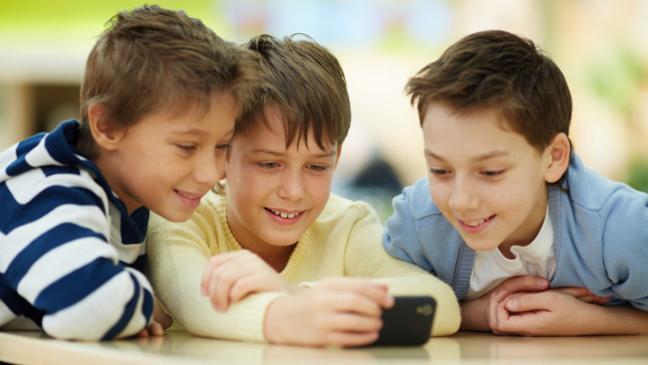 بچوں کو موبائل سے دور رکھیں ‎ | Urdu News – اردو نیوز